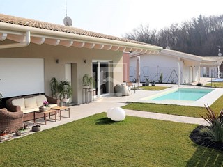 Villa in Vendita a Calvagese della Riviera, 549'000€, 180 m²