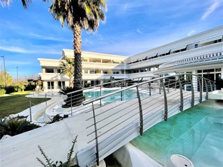 Trilocale in Vendita a Desenzano del Garda, 360'000€, 80 m², con Box