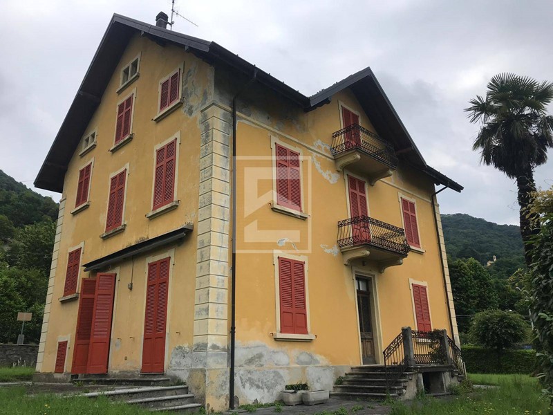 Villa in Vendita a Cerano d'Intelvi, 470'000€, 450 m²