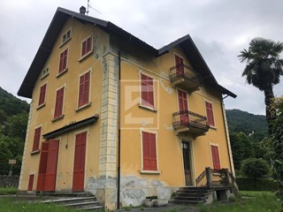 Villa in Vendita a Cerano d'Intelvi, 470'000€, 450 m²