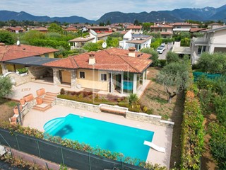 Villa in Vendita a San Felice del Benaco, 890'000€, 200 m²