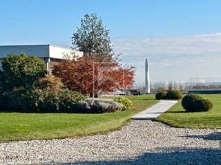 Villa in Vendita a Desenzano del Garda, 960'000€, 230 m²