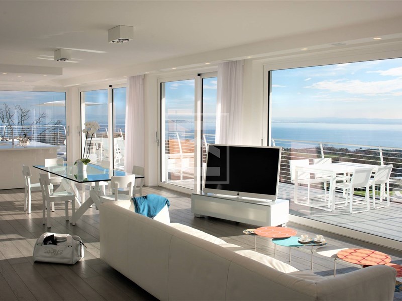 Quadrilocale in Vendita a Padenghe sul Garda, 250 m²