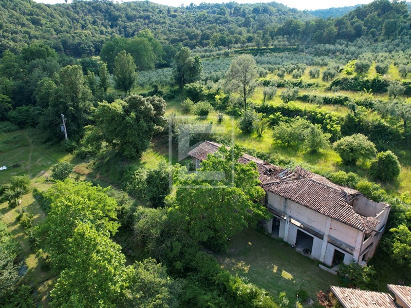 Rustico in Vendita a Salò, 950'000€, 652 m²