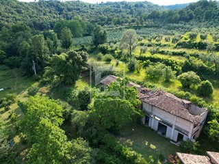 Rustico in Vendita a Salò, 950'000€, 652 m²