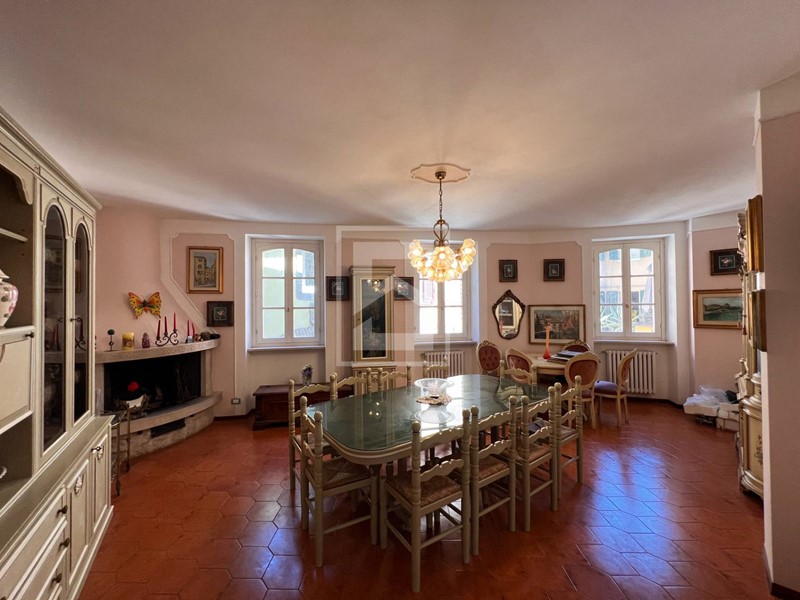 Appartamento in Vendita a Desenzano del Garda, 470'000€, 125 m²