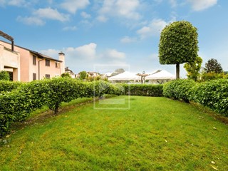 Trilocale in Vendita a Peschiera del Garda, 320'000€, 97 m²