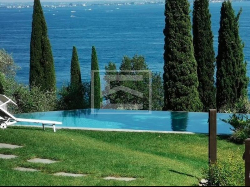 Villa in Vendita a Padenghe sul Garda, 3'700'000€, 400 m², con Box