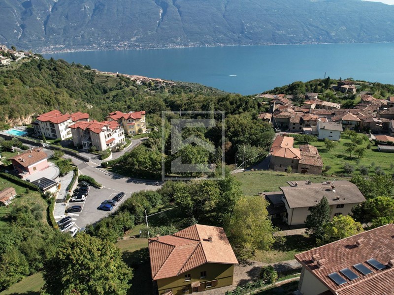 Villa in Vendita a Tignale, 589'000€, 328 m²