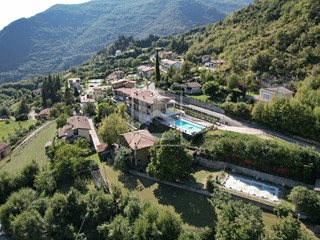 Villa in Vendita a Tignale, 589'000€, 328 m²