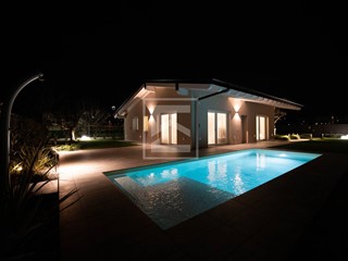 Villa in Vendita a Ponti sul Mincio, 579'000&euro;, 180 m²