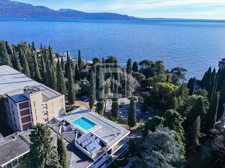 Trilocale in Vendita a Gardone Riviera, 420'000€, 80 m²