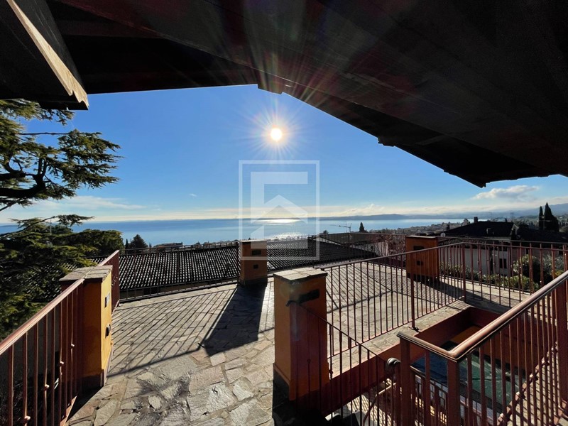 Casa Indipendente in Vendita a Moniga del Garda, 521 m²