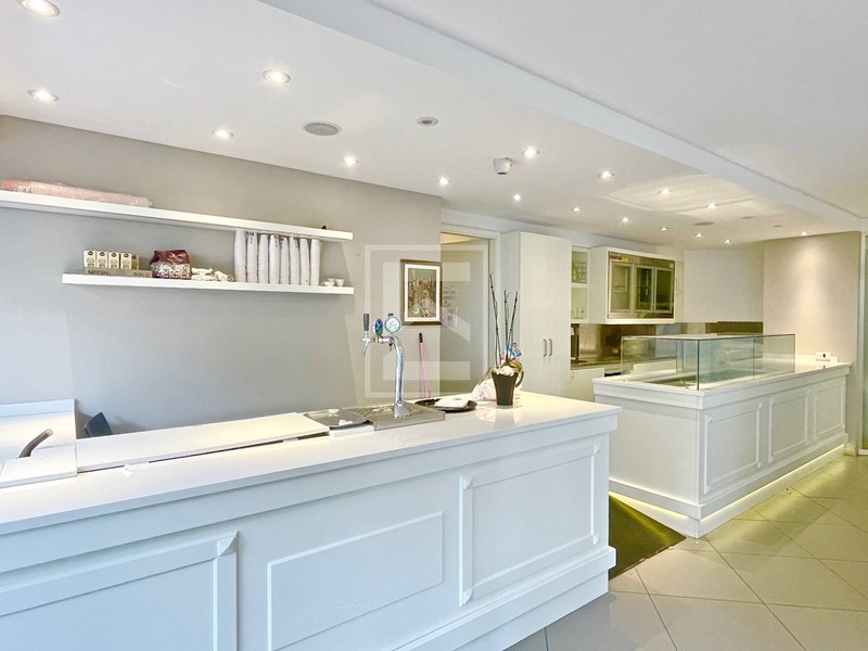 Attività commerciale in Vendita a Sirmione, 650'000€, 250 m²