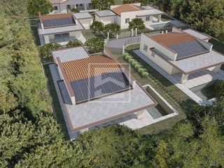 Villa in Vendita a Soiano Del Lago, 350'000€, 220 m²