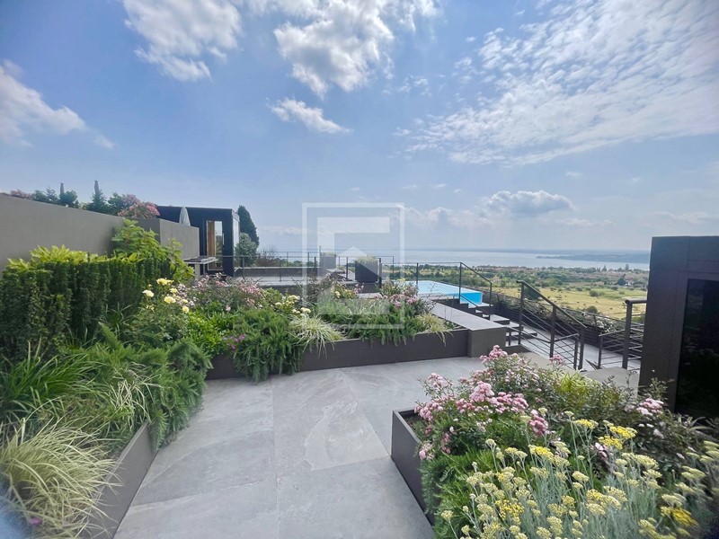 Villa in Vendita a Padenghe sul Garda, 3'500'000&euro;, 550 m²