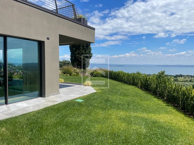 Villa in Vendita a Padenghe sul Garda, 300 m²