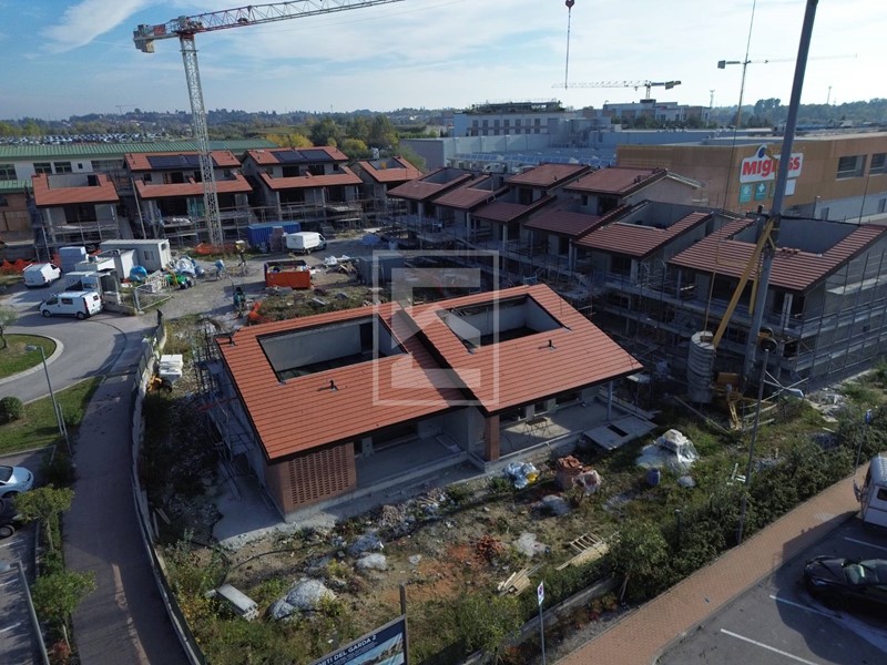 Casa Semi Indipendente in Vendita a Castelnuovo del Garda, 820'000€, 190 m²