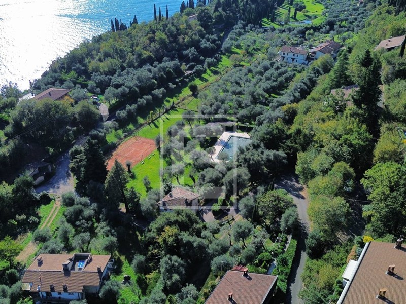 Casa Semi Indipendente in Vendita a Toscolano Maderno, 450'000€, 130 m²