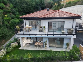 Trilocale in Vendita a Gardone Riviera, 733'000€, 129 m²