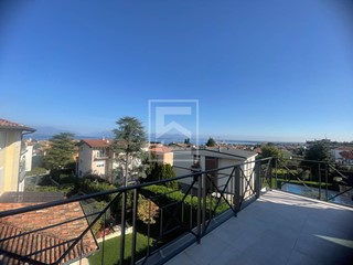 Attico in Vendita a Desenzano del Garda, 549'000€, 97 m²