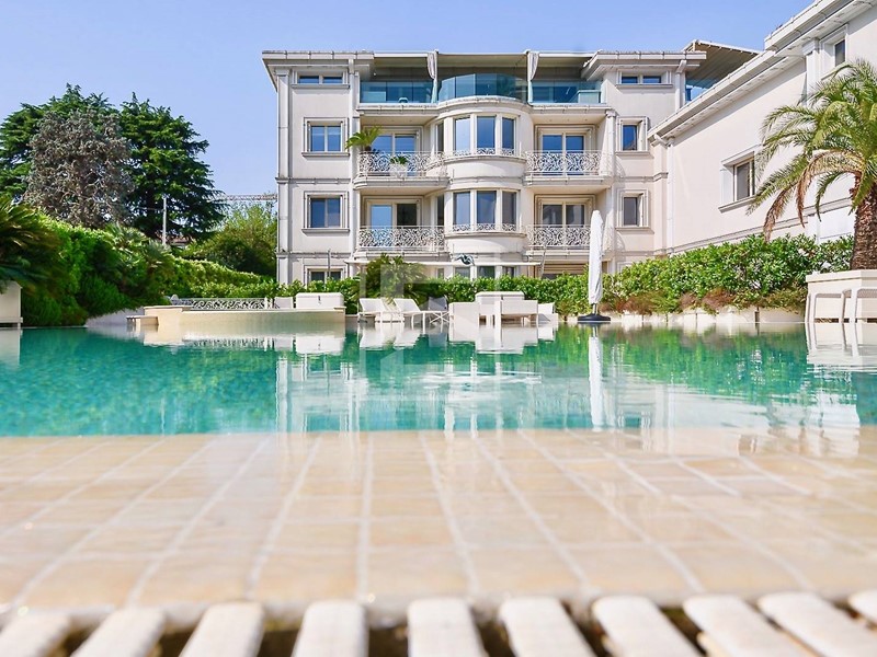 Quadrilocale in Vendita a Desenzano del Garda, 1'400'000€, 150 m²