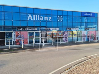 Negozio in Vendita a Manerba del Garda, 290'000€, 195 m²