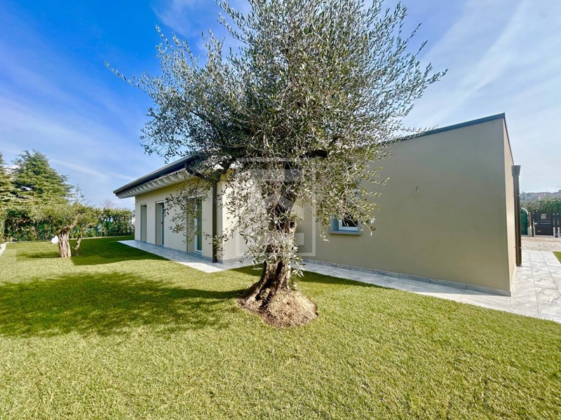 Villa in Vendita a Padenghe sul Garda, 899'000€, 200 m²