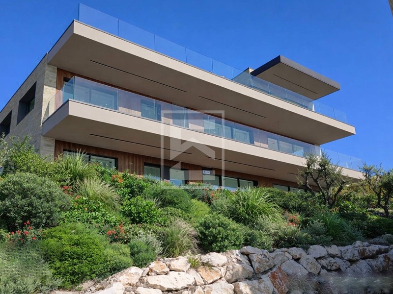 Attico in Vendita a Toscolano Maderno, 1'750'000&euro;, 250 m²