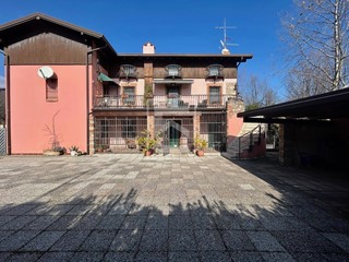Appartamento in Vendita a Desenzano del Garda, 820'000€, 350 m²