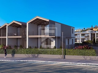 Quadrilocale in Vendita a Soiano Del Lago, 390'000€, 166 m²