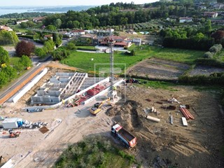 Quadrilocale in Vendita a Soiano Del Lago, 390'000&euro;, 166 m²