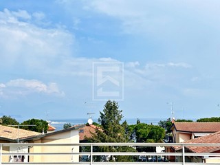 Attico in Vendita a Desenzano del Garda, 1'206'000€, 190 m²