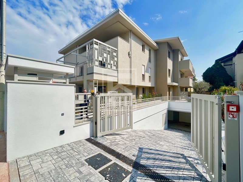 Trilocale in Vendita a Desenzano del Garda, 629'000€, 105 m²