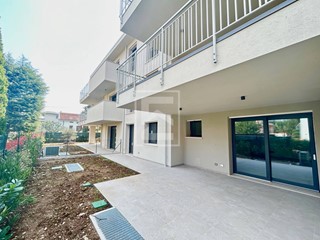 Trilocale in Vendita a Desenzano del Garda, 600'000€, 120 m²
