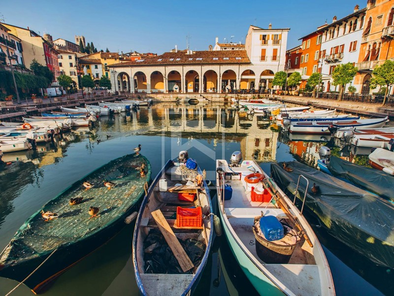 Rustico in Vendita a Desenzano del Garda, 1'050'000€, 600 m²