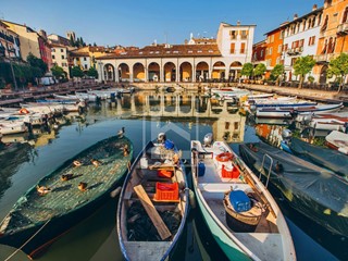 Rustico in Vendita a Desenzano del Garda, 1'050'000€, 600 m²