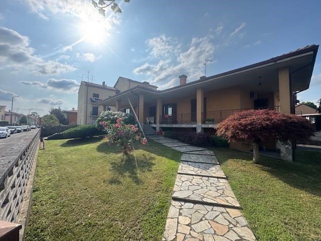Villa in Vendita a Marcignago, 325'000€, 272 m²