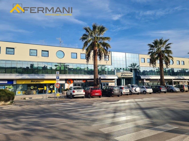Ufficio in Vendita a San Benedetto del Tronto, 450'000€, 206 m²