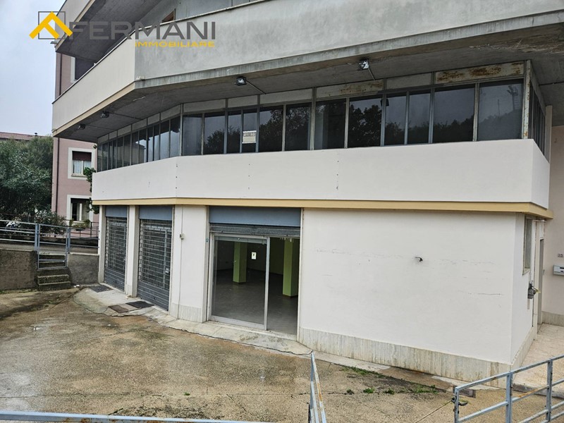 Immobile commerciale in Affitto a Ascoli Piceno, 1'000€, 150 m²