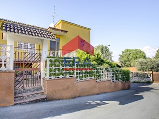 Casa Semi Indipendente in Vendita a Pomezia, 210'000€, 141 m²