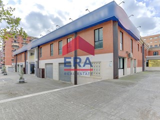 Ufficio in Affitto a Pomezia, 14'000€, 2380 m²