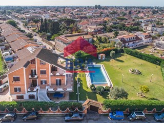 Villa in Vendita a Ardea, 499'000€, 400 m²