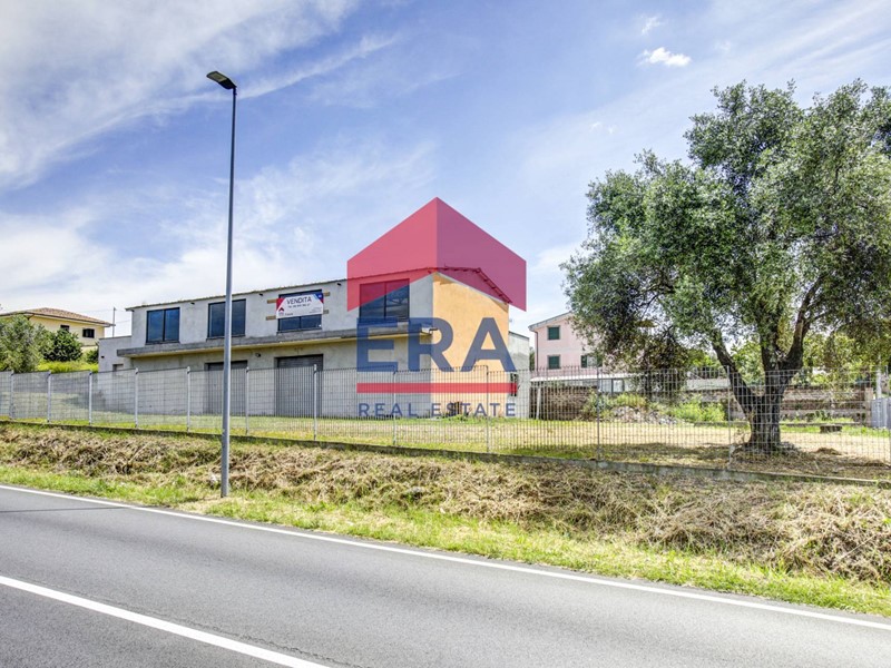 Immobile commerciale in Vendita a Ardea, 295'000€, 440 m²