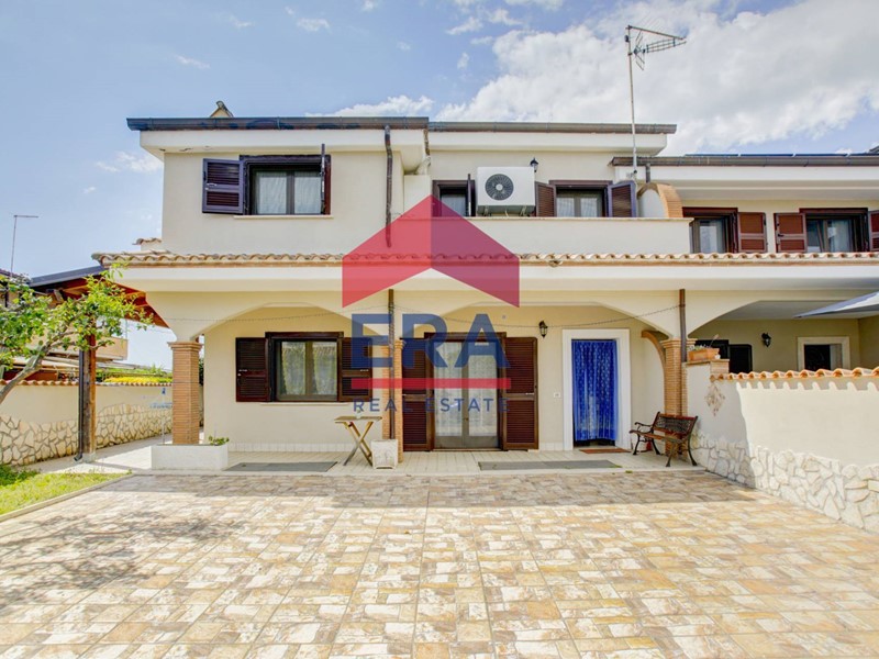 Casa Semi Indipendente in Vendita a Pomezia, 259'000€, 110 m²