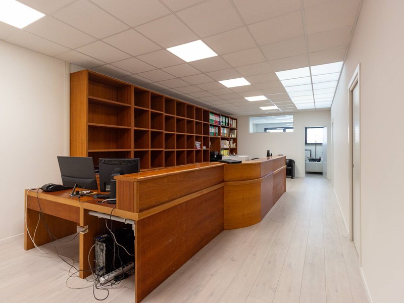Ufficio in Affitto a Sacile, 350€, 105 m²