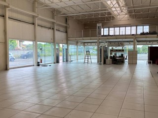 Capannone in Vendita a Sacile, 700'000€, 920 m²