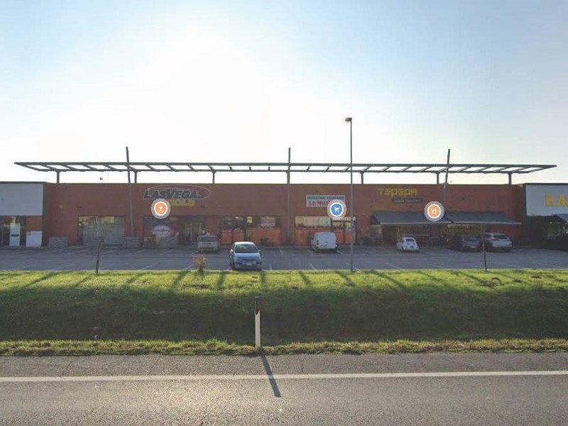 Immobile commerciale in Vendita a Sacile, 375 m²