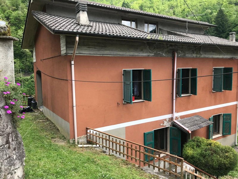 Villa in Vendita a Zeri, 80'000€, 212 m²