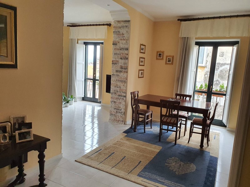 Appartamento in Vendita a Eboli, 130'000€, 160 m²